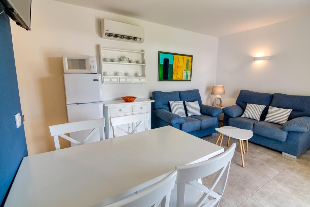 Apartamentos Las Golondrinas Cala 'n Bosch Buitenkant foto
