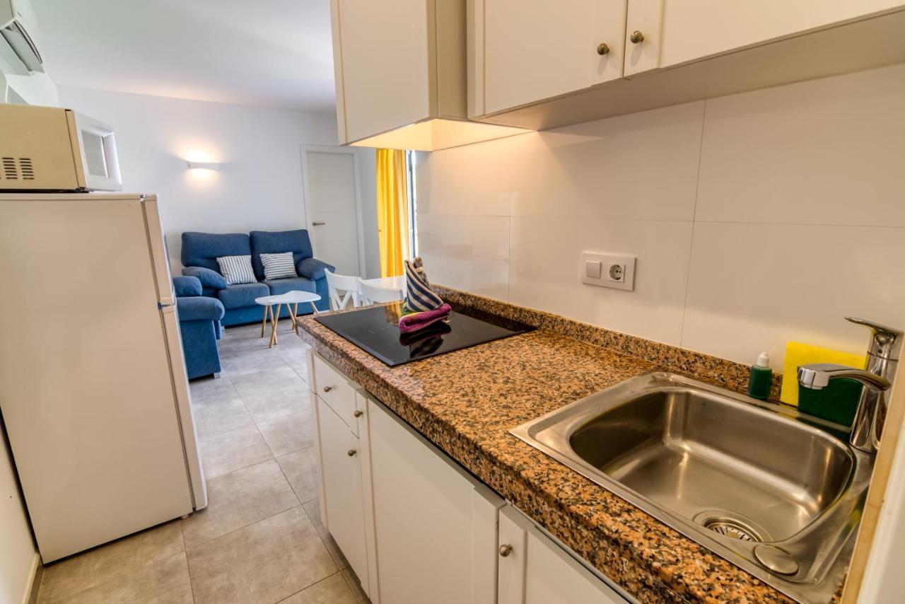 Apartamentos Las Golondrinas Cala 'n Bosch Buitenkant foto